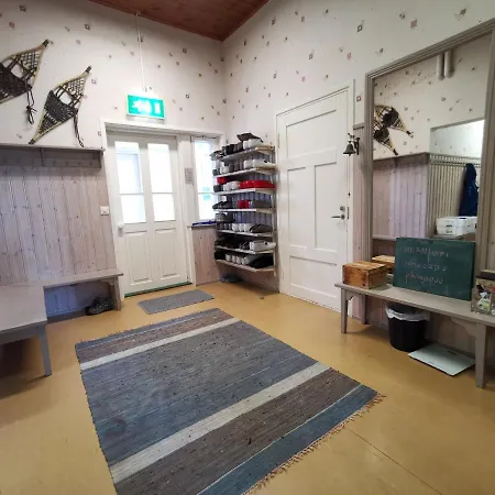 Majatalo Pihlajapuu 누르메스