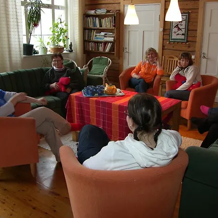 Majatalo Pihlajapuu 게스트하우스 *