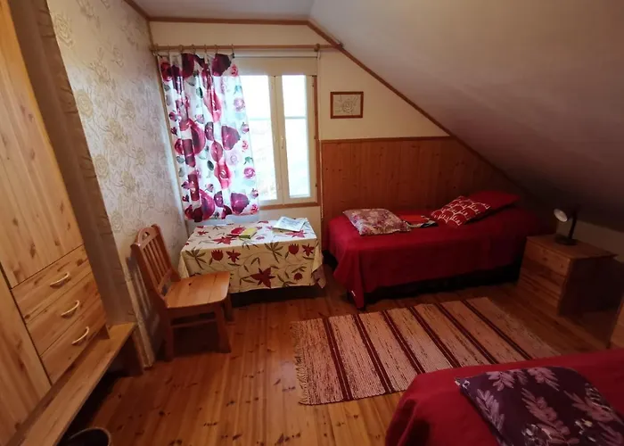 Majatalo Pihlajapuu * Nurmes