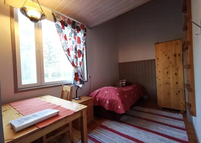 Majatalo Pihlajapuu * Nurmes